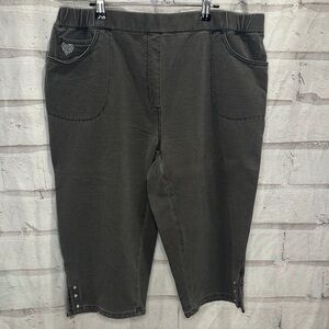 Quacker Factory Women's Charcoal Cropped Jeans